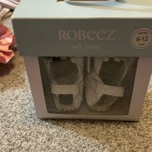 Robeez Little Girl Shoes. 6-12 months